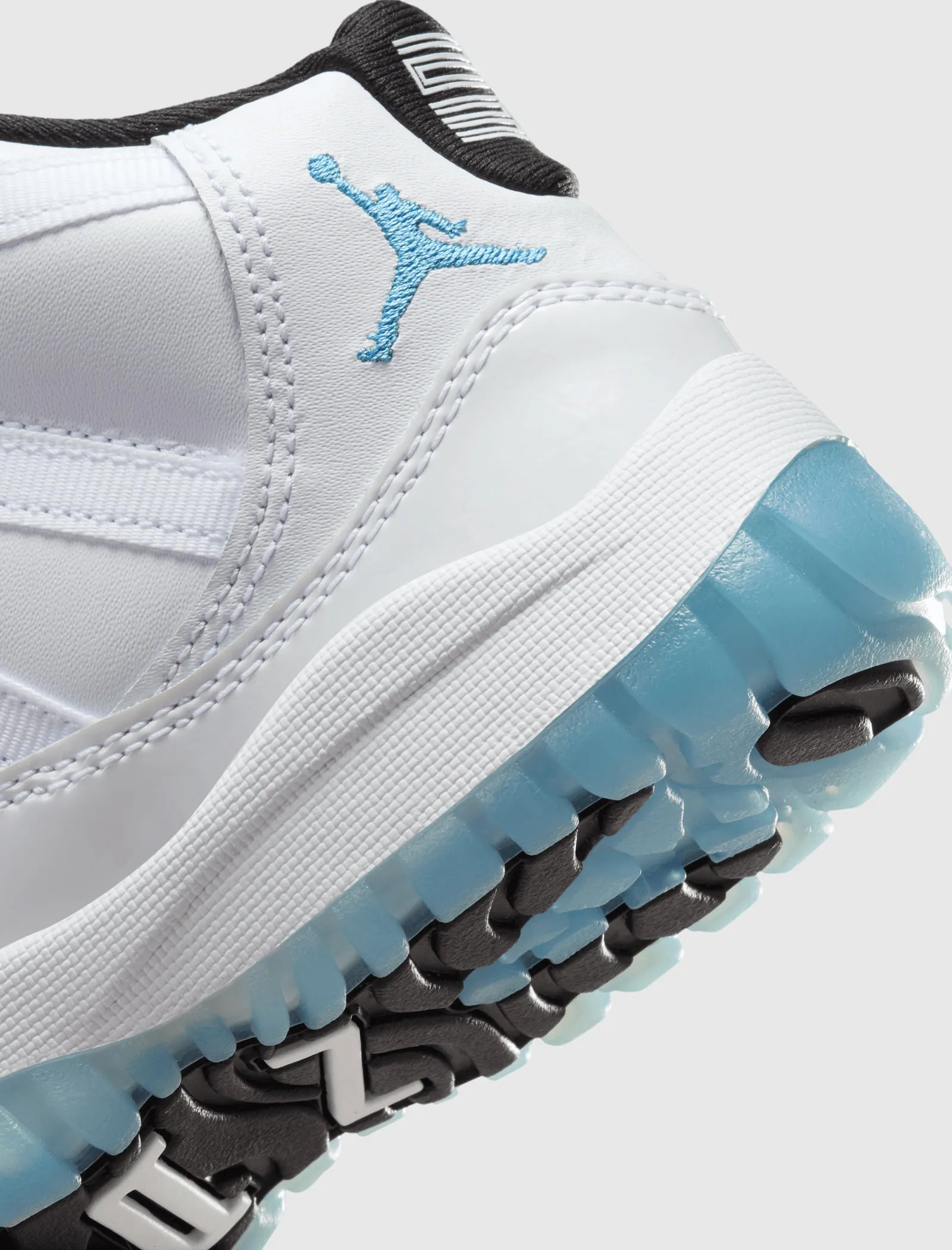 AIR JORDAN 11 RETRO 