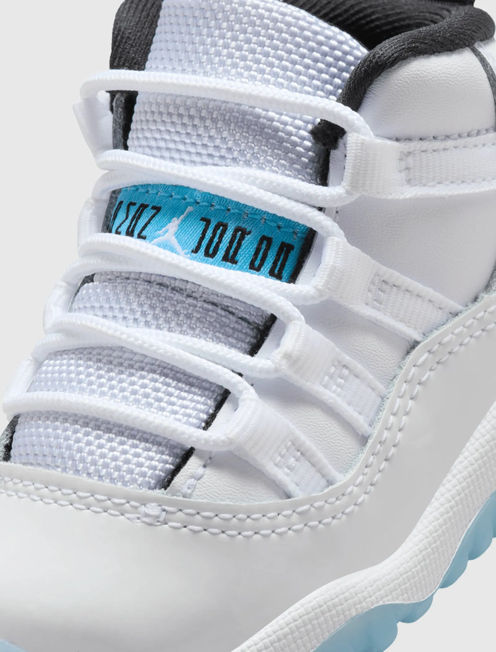 AIR JORDAN 11 RETRO 