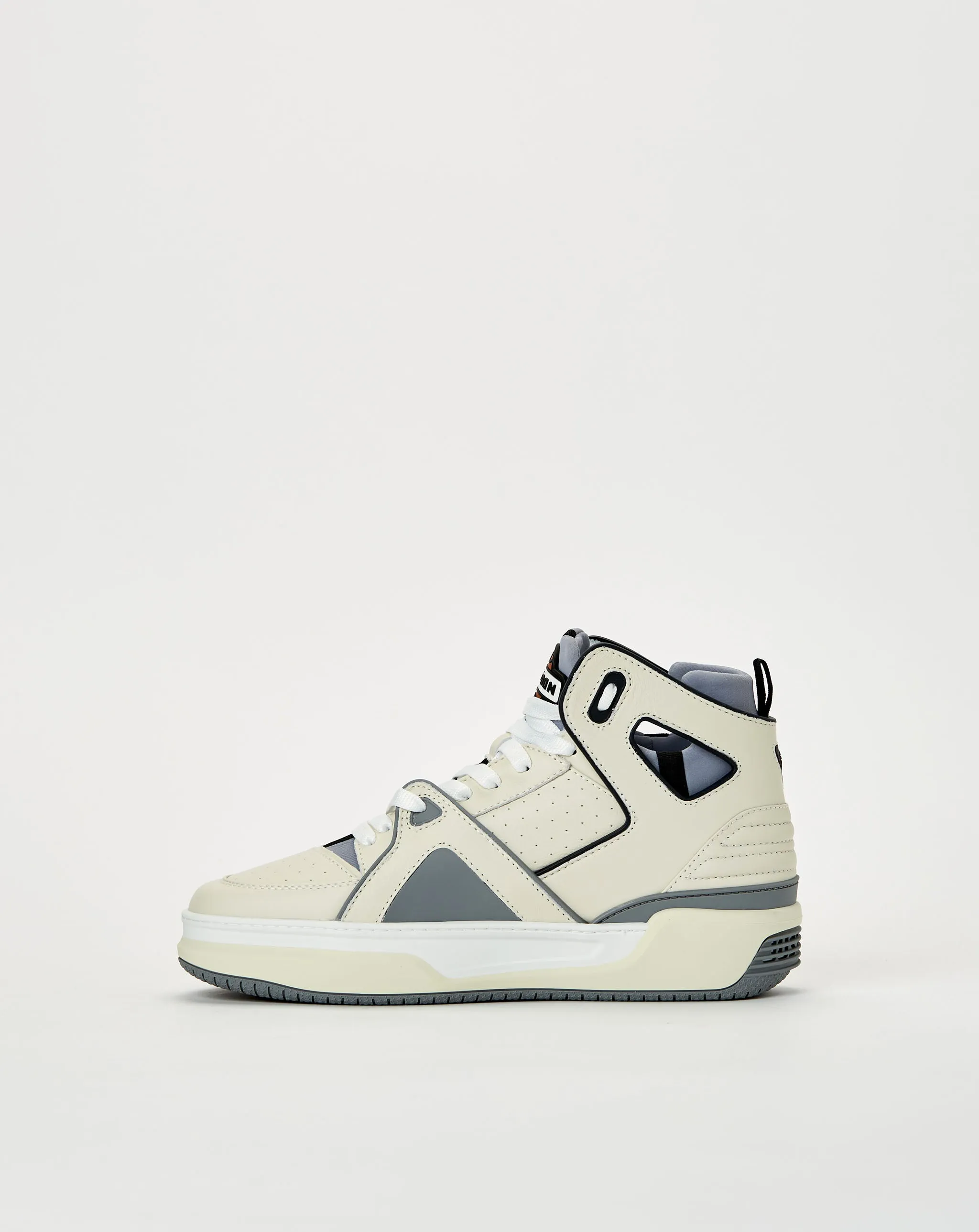 Salut Courtside de Basketball