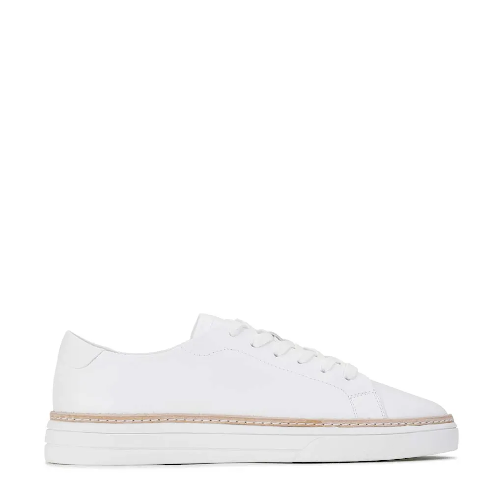 BASKETS BASSES EN CUIR BRILLANT