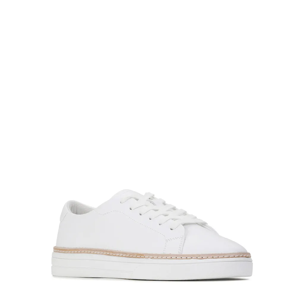 BASKETS BASSES EN CUIR BRILLANT