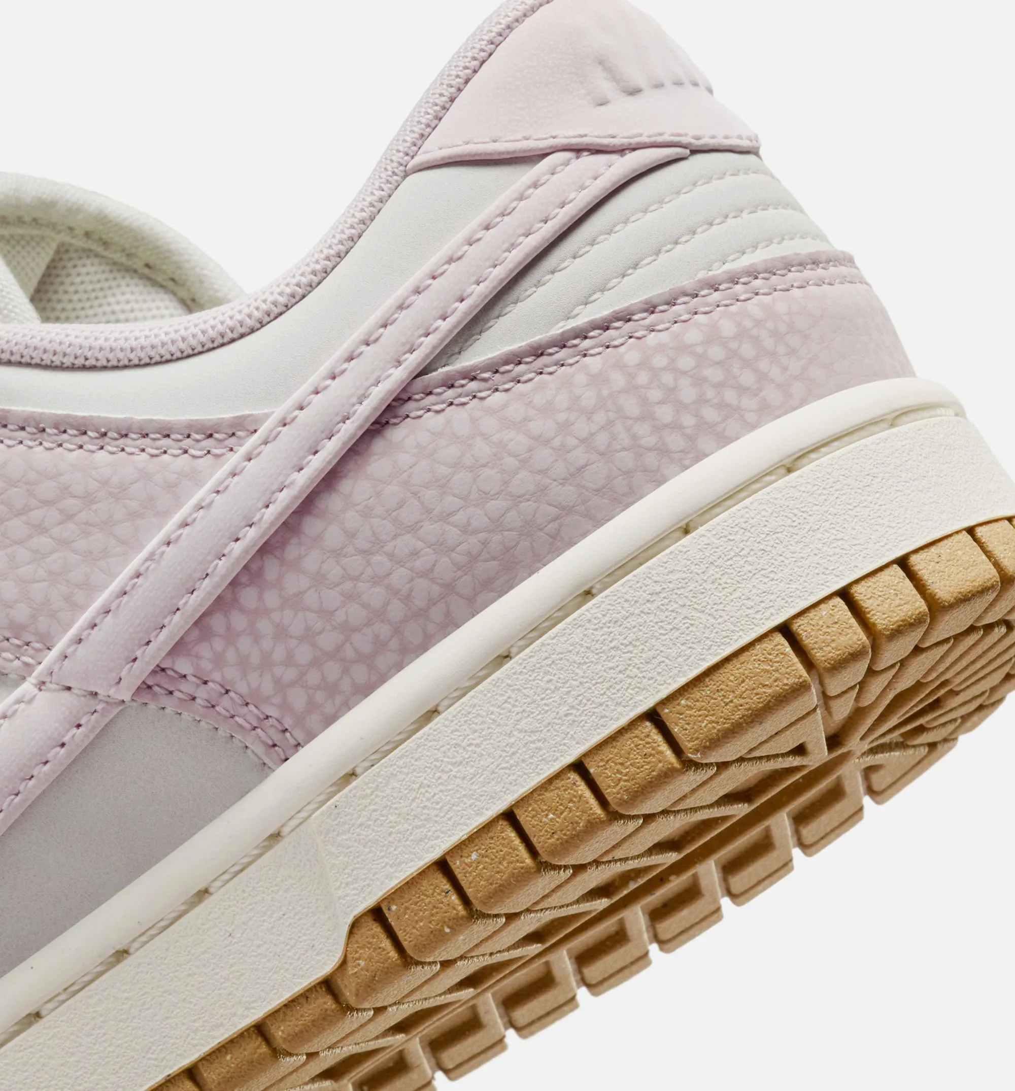 Dunk Low Premium Next Nature Chaussure de Style de Vie pour Femmes - Os Clair/Gomme Brun Clair/Voile/Violet Platine