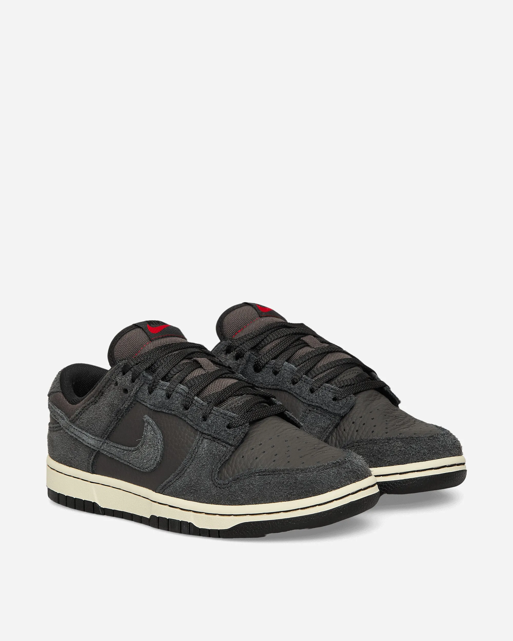 Baskets Dunk Low Noir / Cendre Moyenne