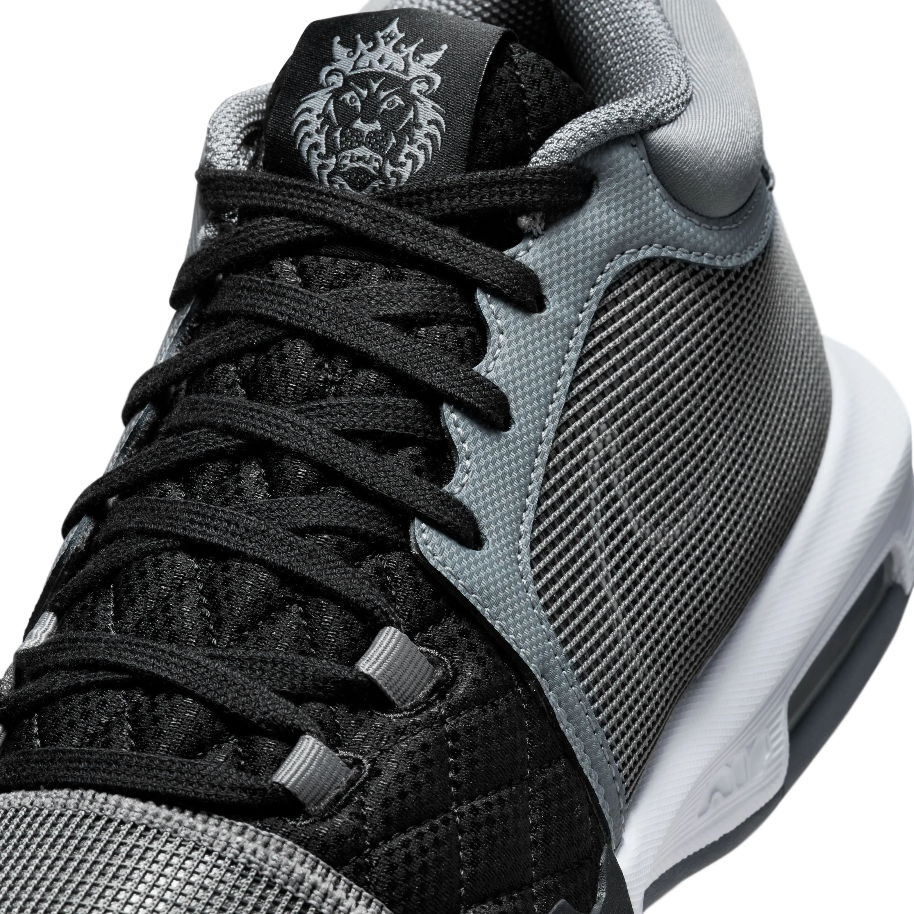 Chaussures de Basketball Homme LeBron Witness 8