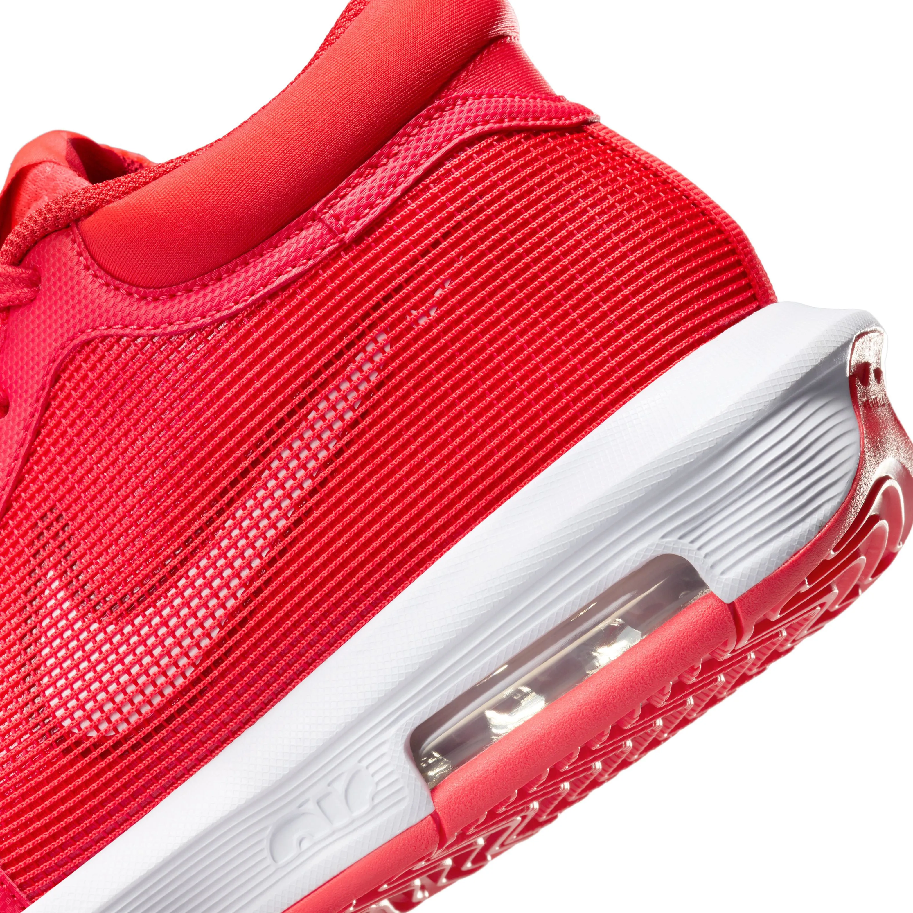 Chaussures de Basketball Homme LeBron Witness 8