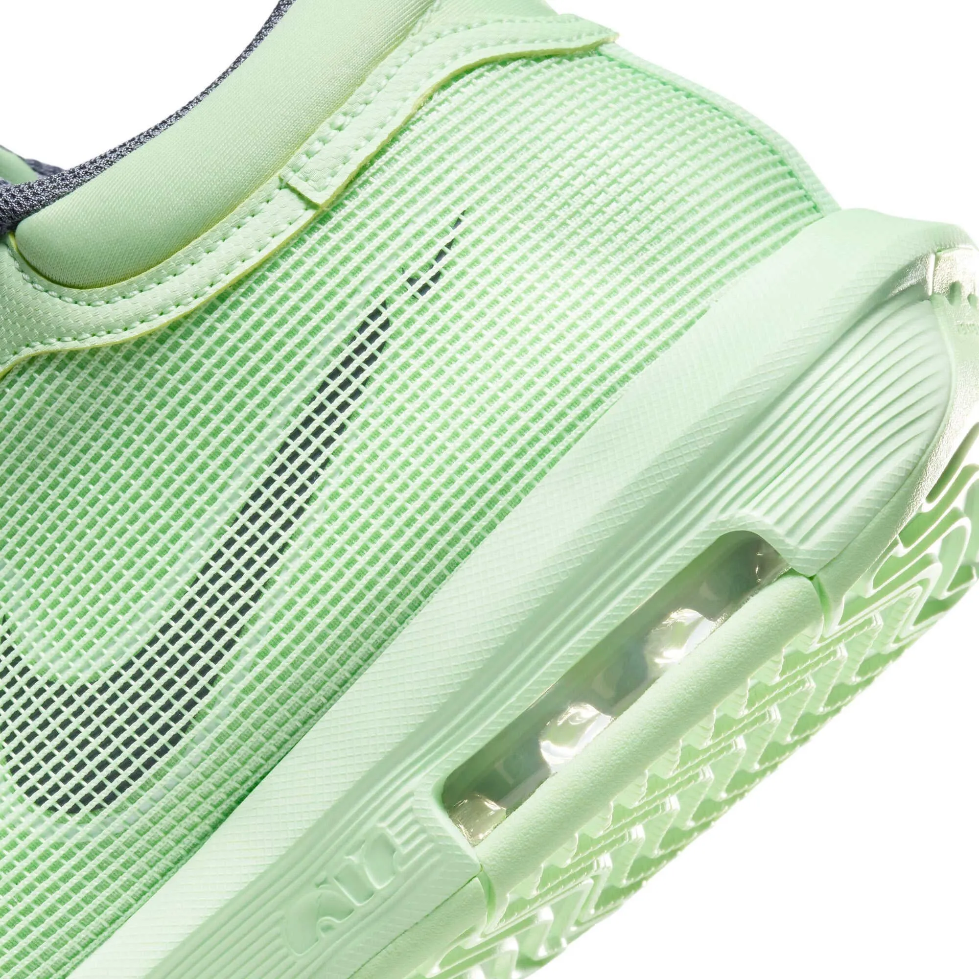 Chaussures de Basketball Homme Lebron Witness 8