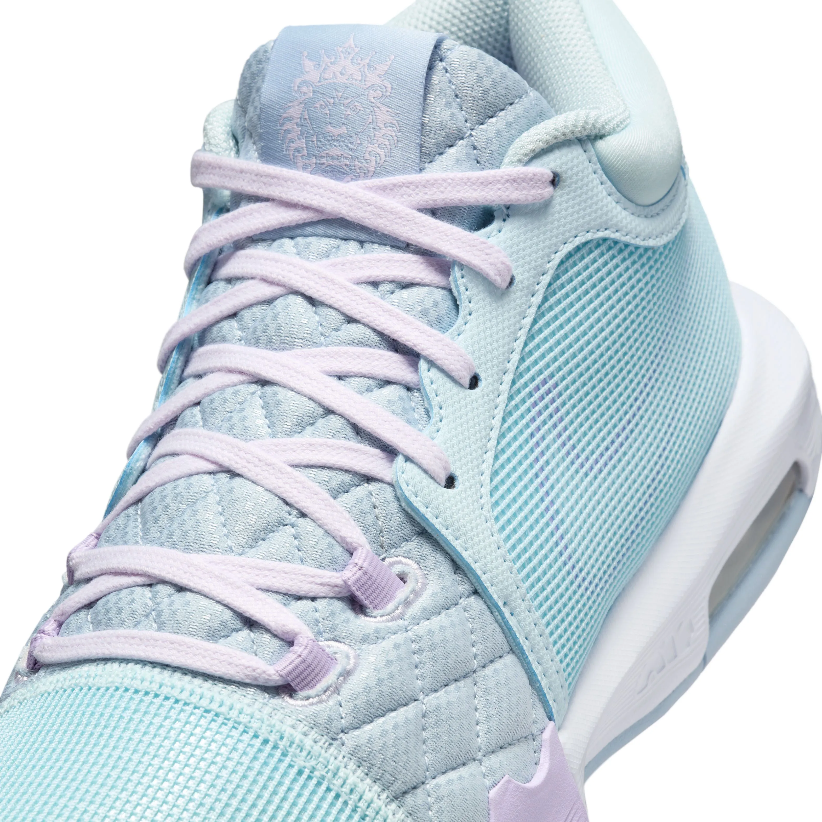 Chaussures de Basketball Homme LeBron Witness 8