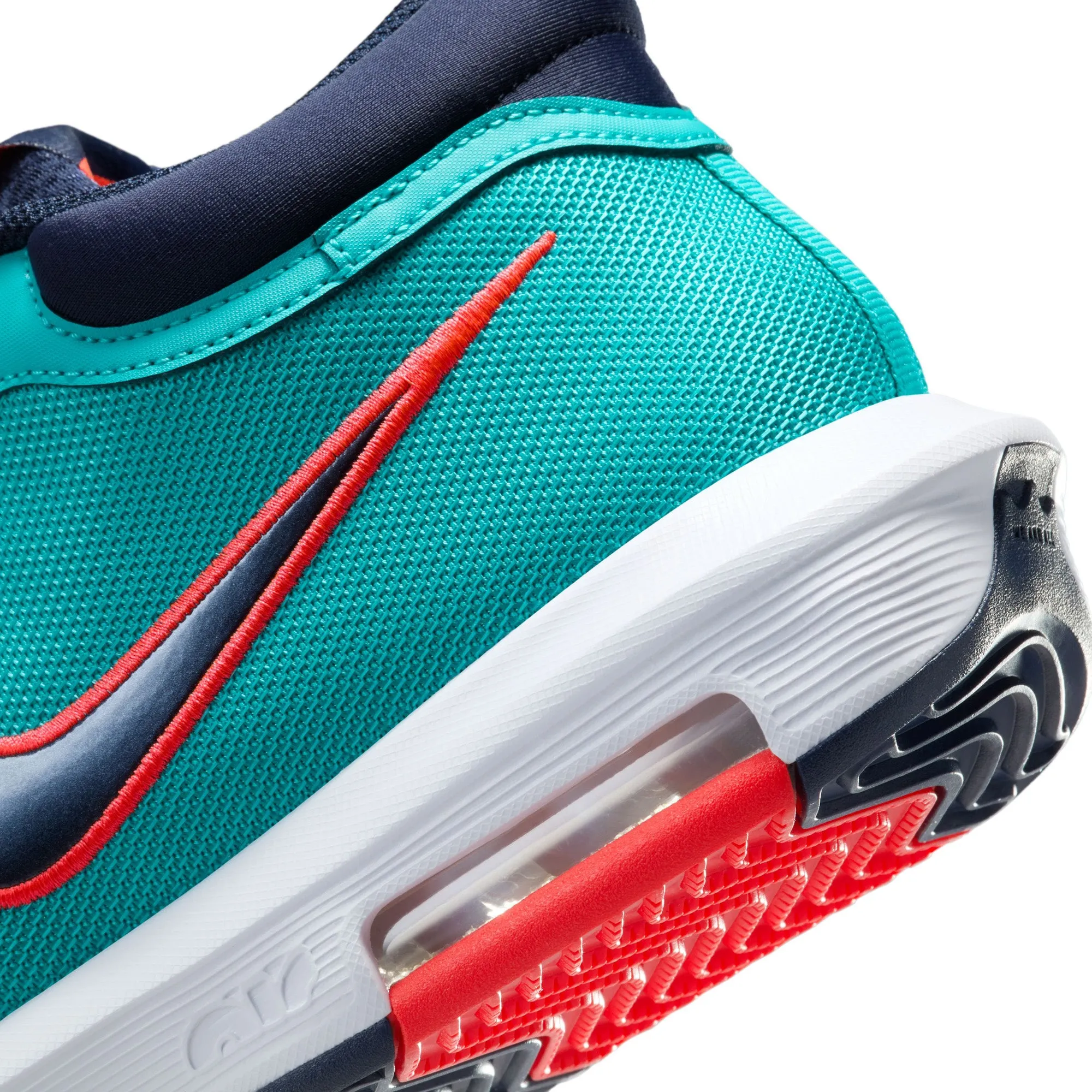 Chaussures de Basketball Lebron Witness VIII