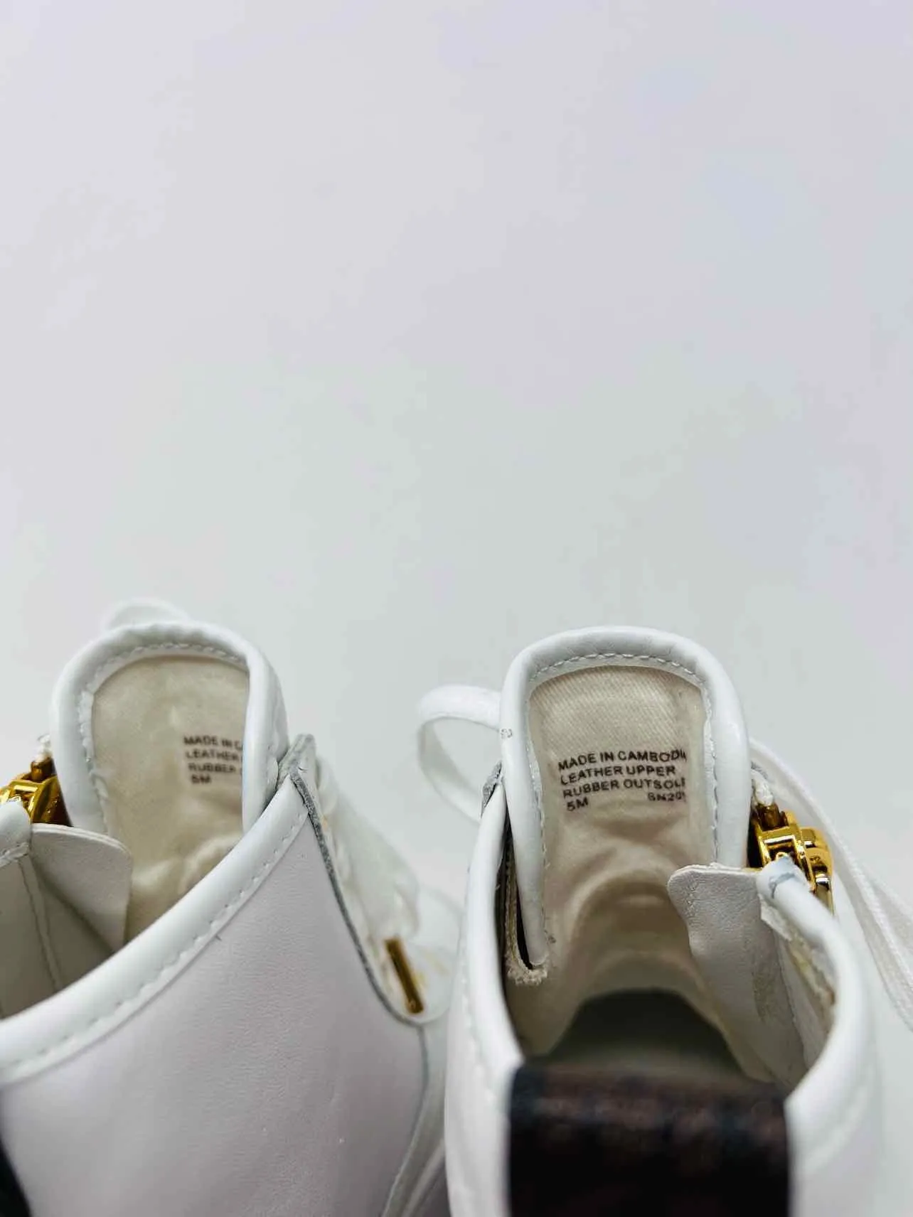 Chaussures en cuir Michael Kors taille 5 avec lacets blanc/brun/doré