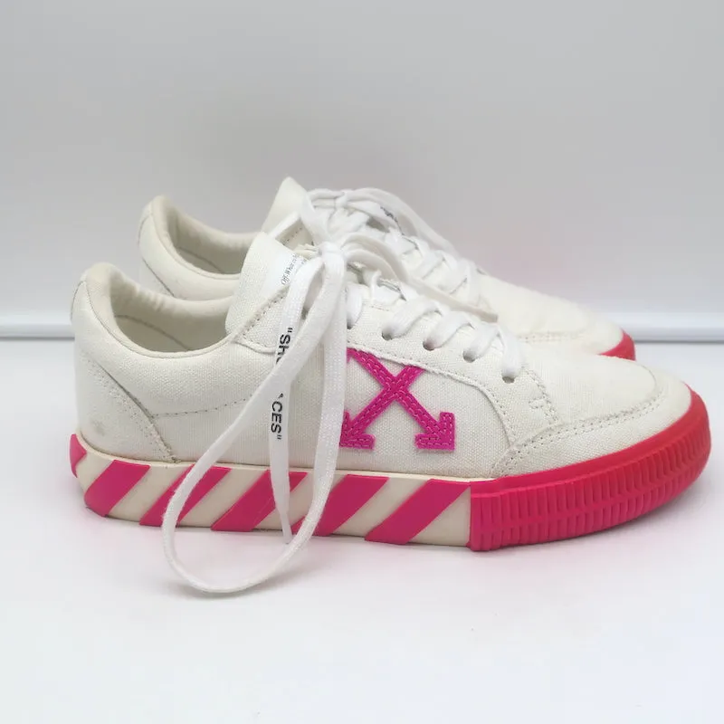 Off-White Sneakers Basses Vulcanisées en Toile Blanche & Suède Rose Vif Taille 37
