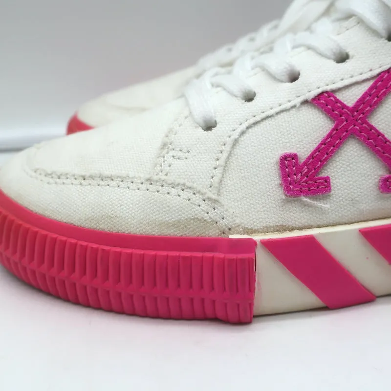 Off-White Sneakers Basses Vulcanisées en Toile Blanche & Suède Rose Vif Taille 37