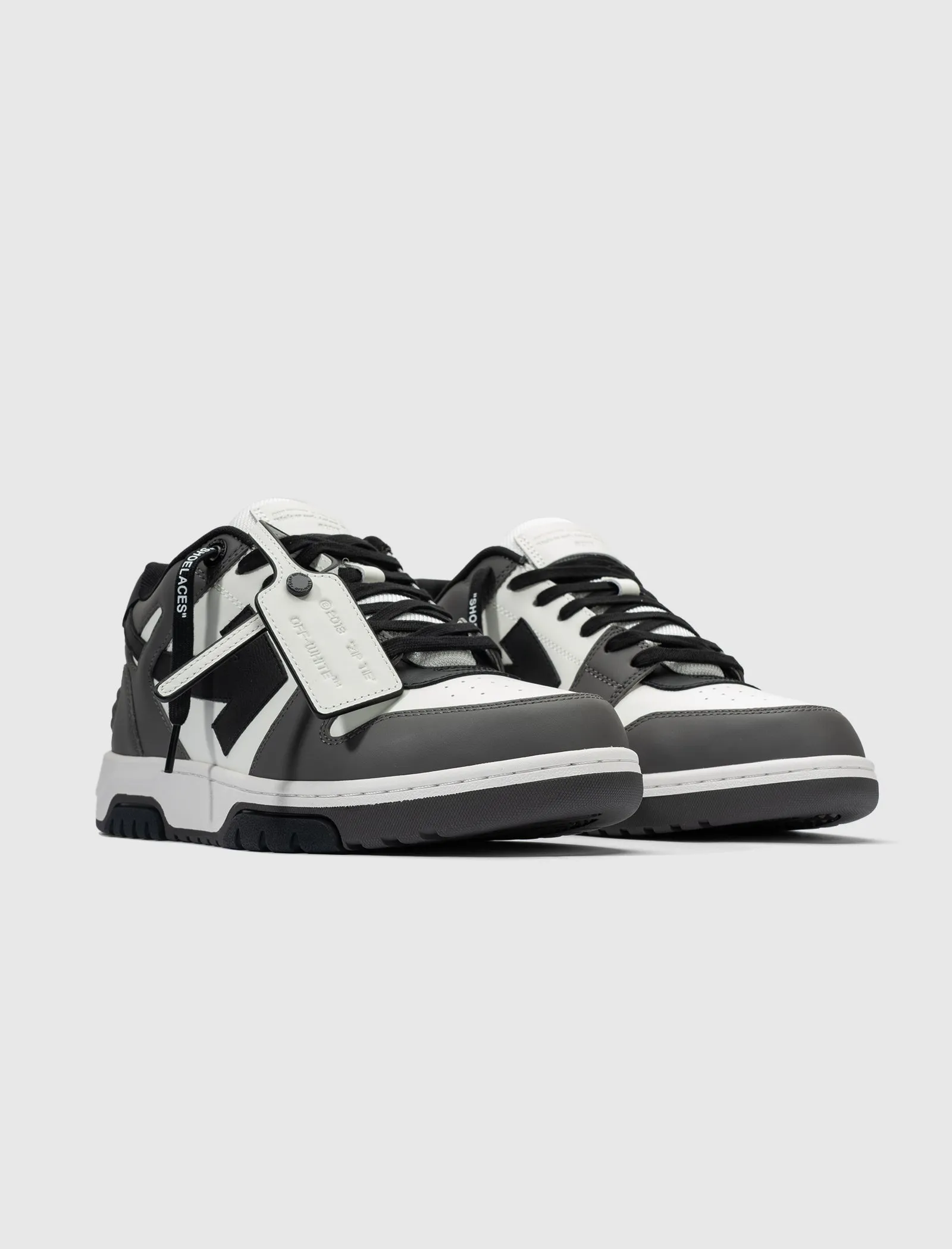 SNEAKERS DE BUREAU 