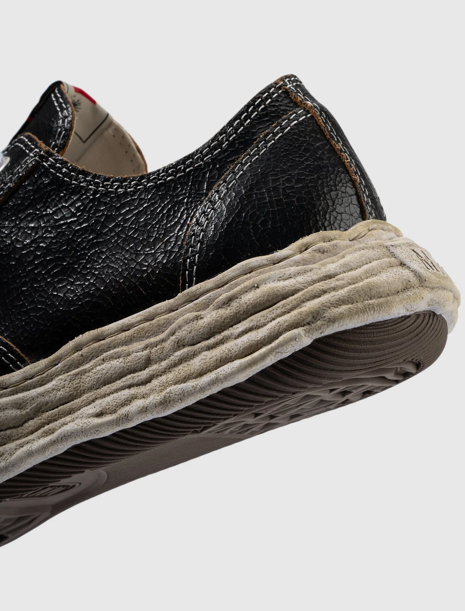 PETERSON CUIR FAIBLE FISSURATION 
