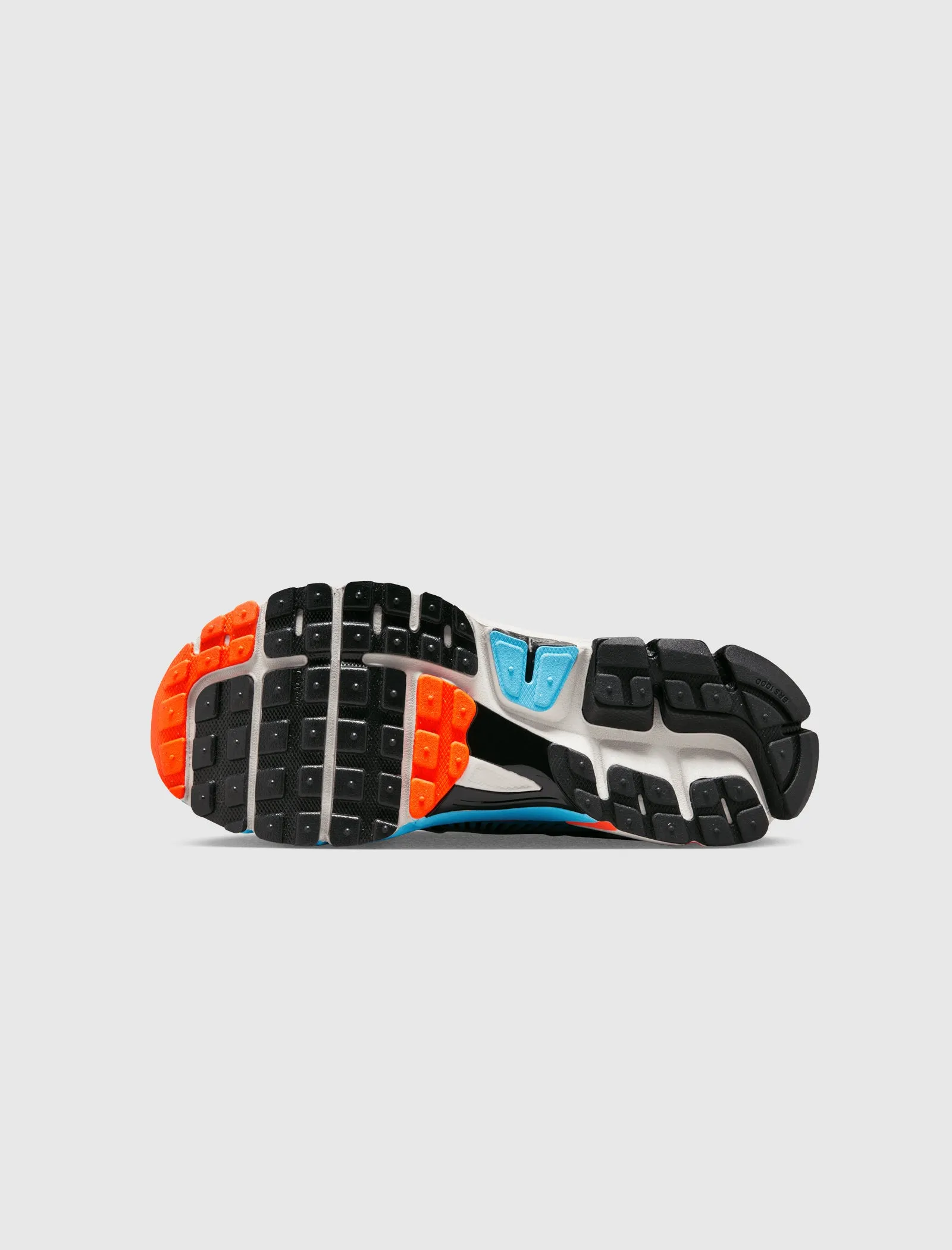 NIKE ZOOM VOMERO 5 POUR FEMME 